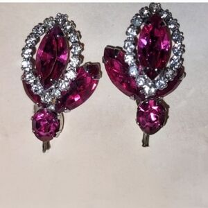 Weiss Fuchsia Pink Magenta Vintage Clip Earrings